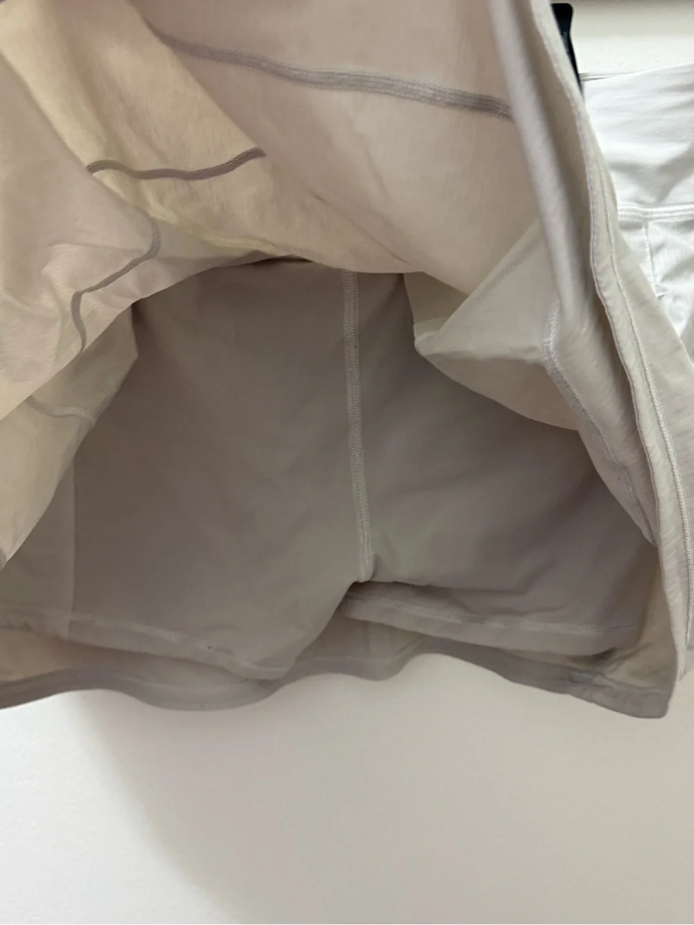 Lululemon White Pace Rival size 10 Skirt